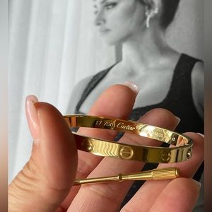 Love bangle with screwdriver